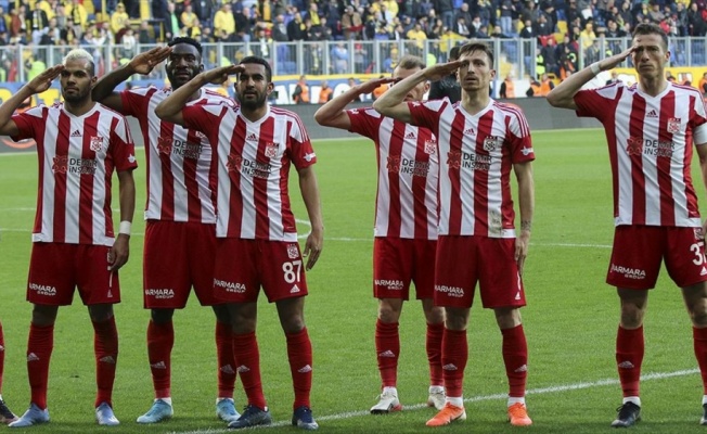 Sivasspor 3 puana ikinci yarıda uzandı