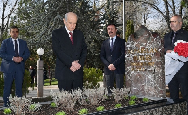 Bahçeli, Alparslan Türkeş'in anıt mezarını ziyaret etti