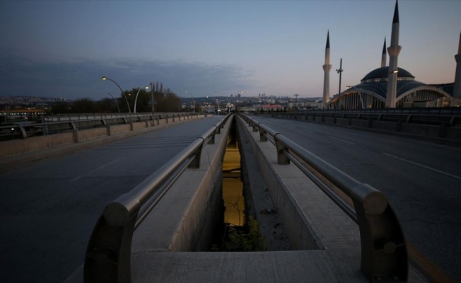 Başketin cadde ve meydanları sessizliğe büründü