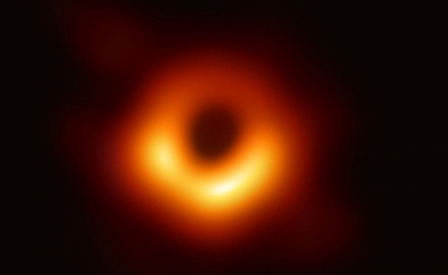 Einstein'ın genel görelilik teorisi kara delik yakınında doğrulandı