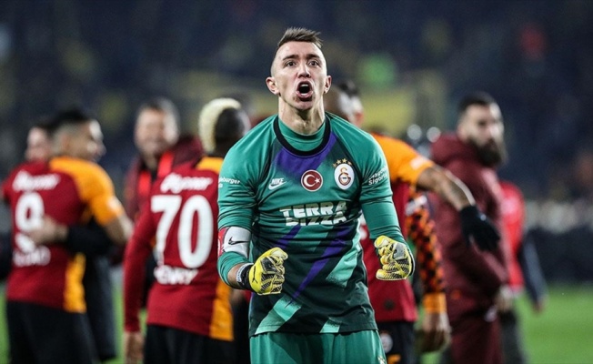 Galatasaray&#039;ın kalecisi Muslera: Futbolu özlüyorum