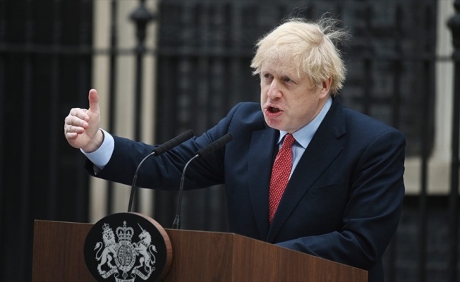 İngiltere Başbakanı Johnson Kovid-19 salgınında 'maksimum risk' uyarısı yaptı