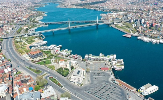İstanbul'da cadde, meydan, park ve sahiller boş kaldı