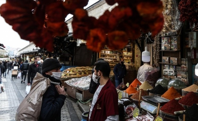 İstanbul'da sokağa çıkma kısıtlaması öncesi alışveriş yoğunluğu