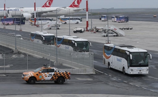 Romanya'daki Türk vatandaşları yurda getirildi