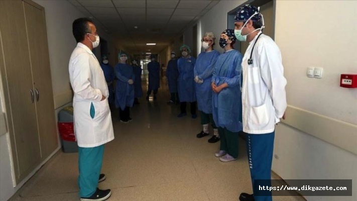Samsun OMÜ Hastanesindeki Kovid-19 tedavi sürecini AA ekibi görüntüledi