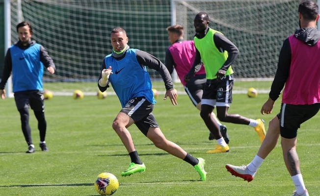 Yukatel Denizlispor pazartesi topbaşı yapacak