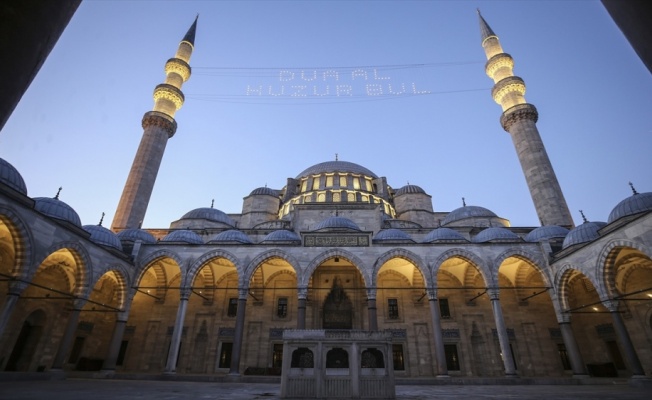 Cuma namazı için camilerde hazırlıklar tamamlandı