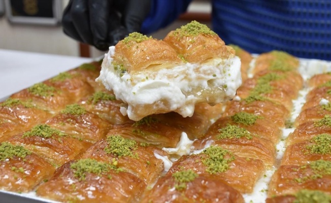 Manda kaymaklı baklava ramazan ayında sofraları süslüyor