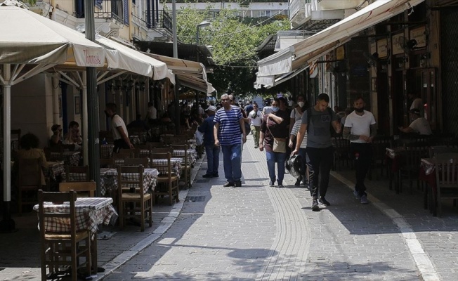 Yunanistan'da kafe ve restoranlar açıldı