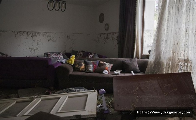 Ankara'da sağanakta evini su basan ailenin eşyaları kullanılamaz hale geldi