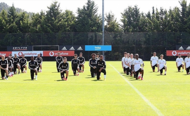 Beşiktaşlı futbolcular George Floyd&#039;u andı