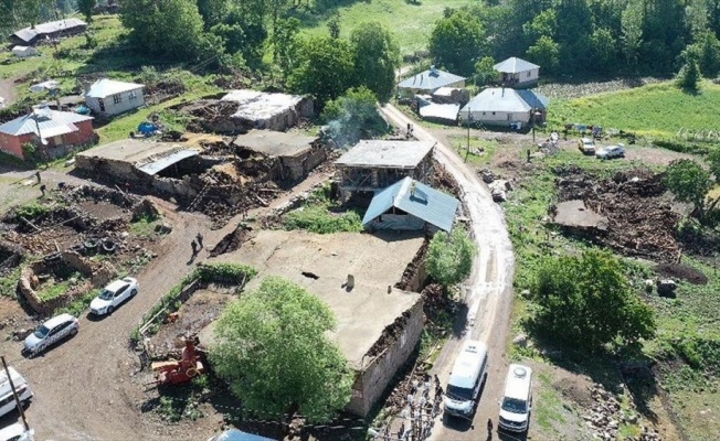 Depremin vurduğu Elmalı köyündeki hasar drone ile görüntülendi