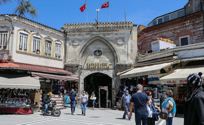 Tarihi Kapalıçarşı esnafı müşterilerini ve turistleri bekliyor