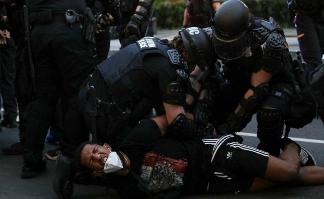 Washington'da ırkçılık ve Trump karşıtı yüzlerce protestocuya gözaltı