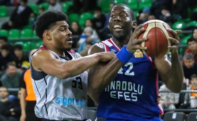 Anadolu Efes'te Dunston'ın sözleşmesi yenilendi