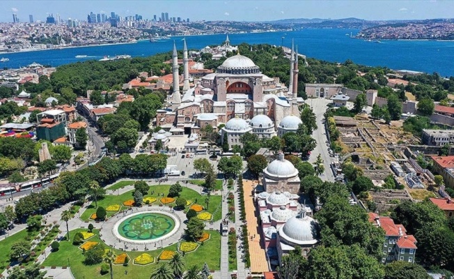 Ayasofya Camisi'ndeki açılış hazırlıklarında sona yaklaşıldı