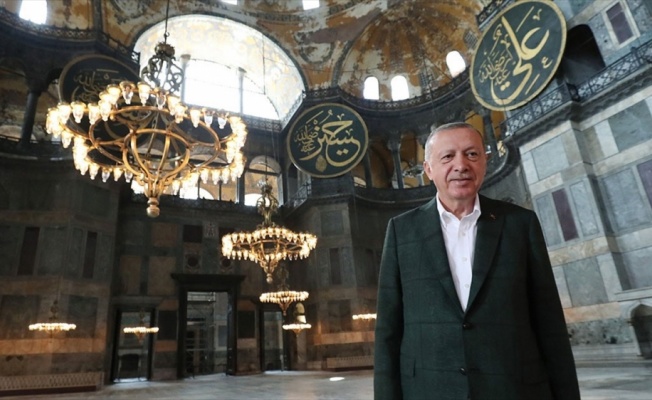 Cumhurbaşkanı Erdoğan Ayasofya Camisi'nde incelemelerde bulundu