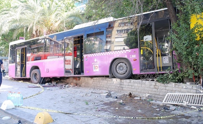 Kadıköy'de trafik kazası: 5 yaralı