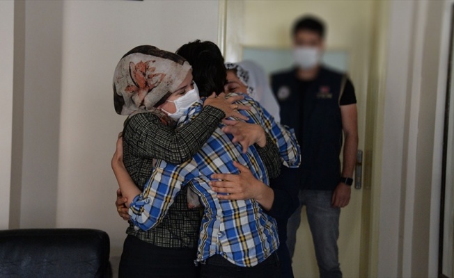 PKK'lı kadın terörist ikna çalışması sonucu Suriye sınırında teslim oldu
