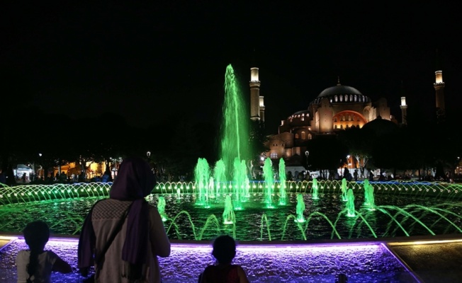 Türkiye'deki 90 bin camide sela okundu