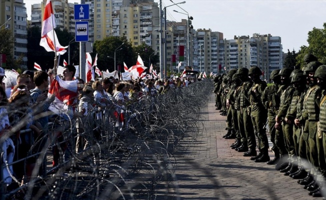 Belarus’ta protestocular Cumhurbaşkanlığı Sarayı'na yürümek istedi