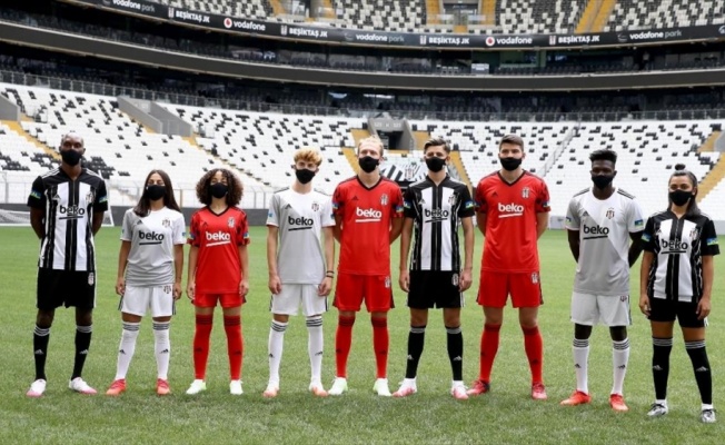 Beşiktaş Futbol Takımı'nın yeni sezon formaları tanıtıldı