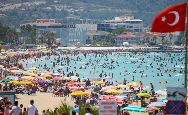 Turizm merkezi Çeşme bayramı 'dolu dolu' geçiriyor