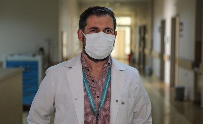 Acil Tıp Asistan Hekimi Dr. Ahmet Erdur: Tulumun içinde 1 saat, bize 20 saat gibi