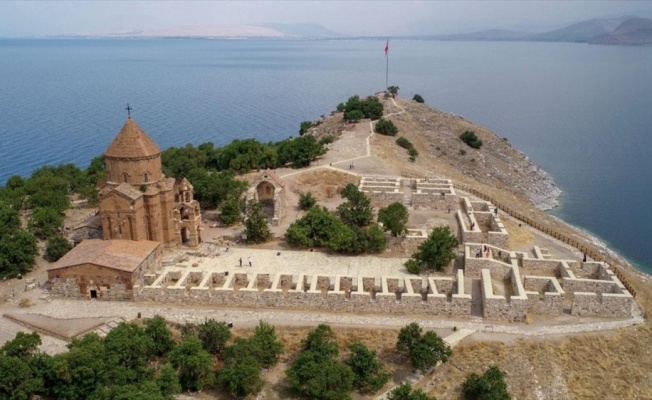 Akdamar Kilisesi'ndeki 8. ayin Kovid-19 tedbirleri altında yapılacak