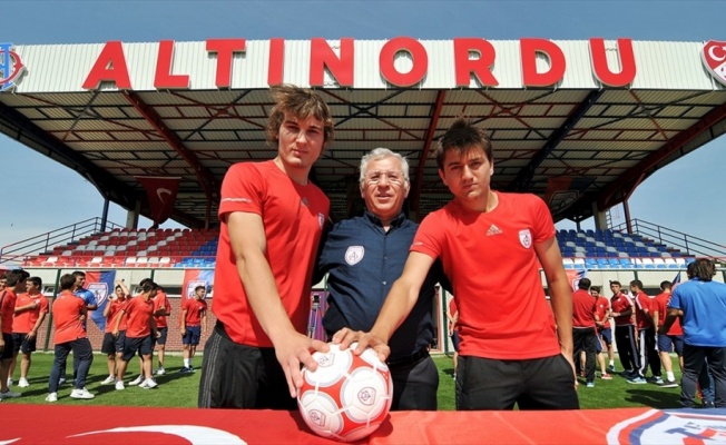 Çağlar Söyüncü ve Cengiz Ünder Leicester City’de buluştu