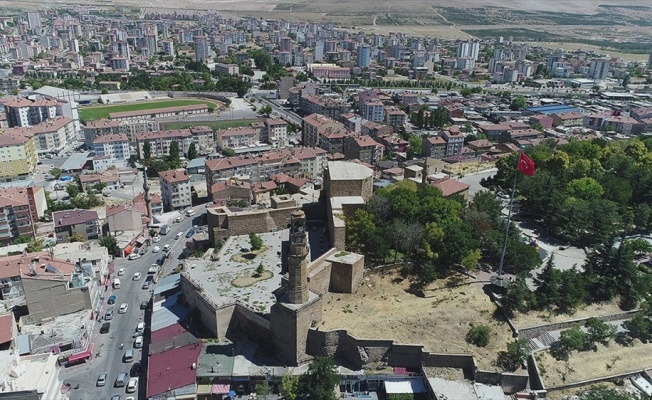 Niğde'de kamu kurum ve kuruluşlarında mesai düzenlemesine gidildi