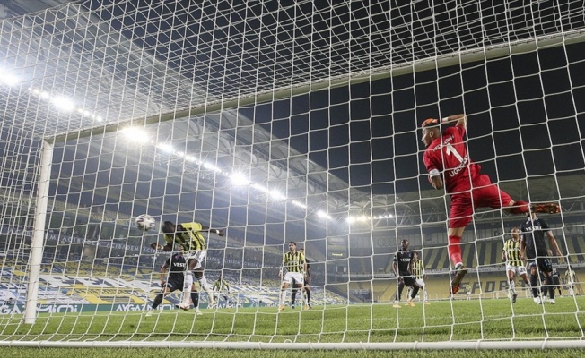 Fenerbahçeli futbolcular 'kafayı' çalıştırdı