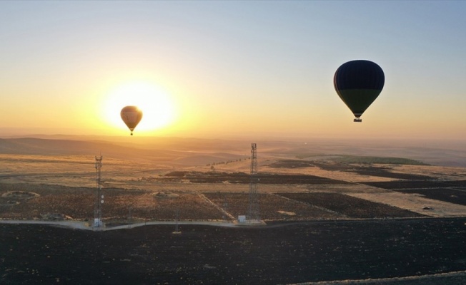 Göbeklitepe'de sıcak hava balonuyla resmi uçuşlar başladı