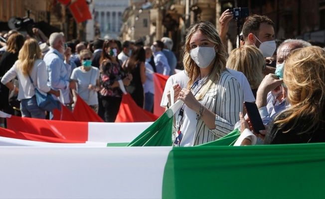 İtalya'da Kovid-19 salgınında en yüksek günlük vaka sayısına ulaşıldı