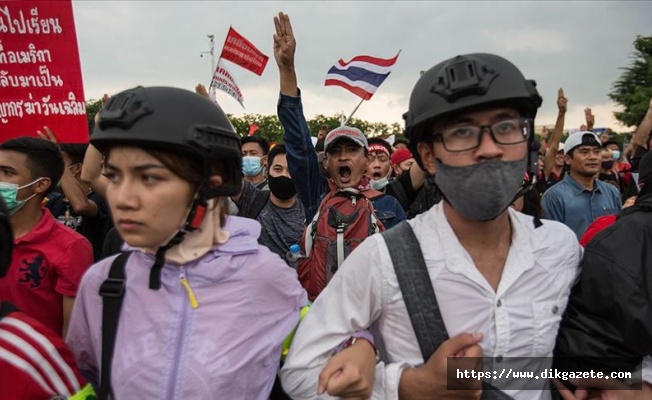 Tayland'da hükümet karşıtları, anayasal reform için 1 yıldır sokaklarda