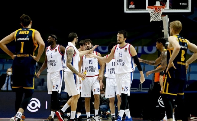 Anadolu Efes THY Avrupa Ligi'nde farklı kazandı