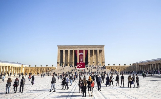 Anıtkabir&#039;de ziyaretçi yoğunluğu