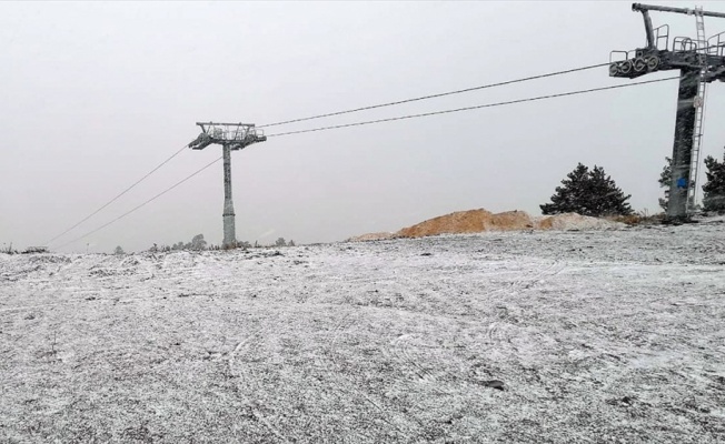 Cıbıltepe Kayak Merkezi'ne mevsimin ilk karı düştü