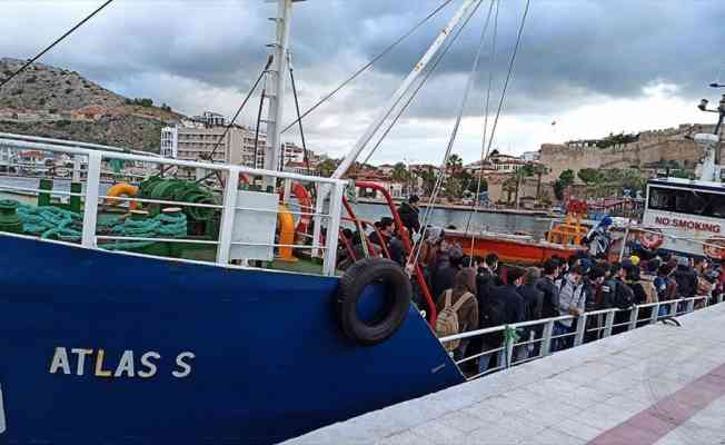 Çeşme açıklarında gemide 187 sığınmacı yakalandı