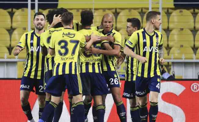 Fenerbahçe'de eksikler geniş kadroyu kısıtladı