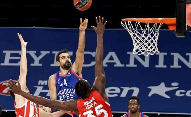 Anadolu Efes, Kızılyıldız mts'i farklı yendi