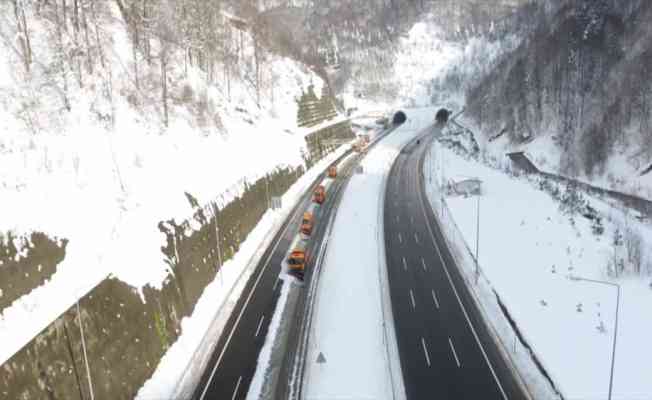 'Kar kaplanları' Bolu Dağı'nda kar mesaisinde