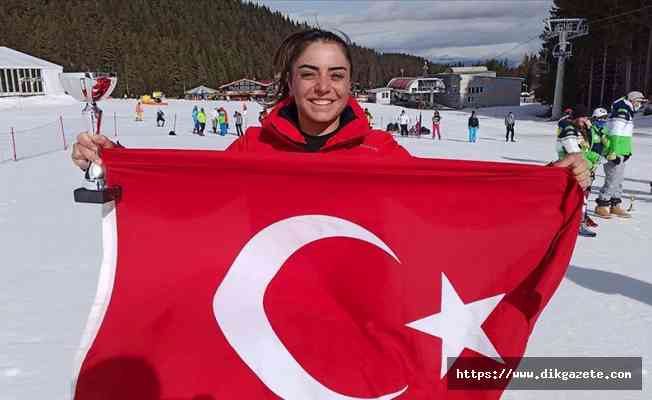 Milli kayakçı Sıla Kara Bulgaristan'da bronz madalya kazandı
