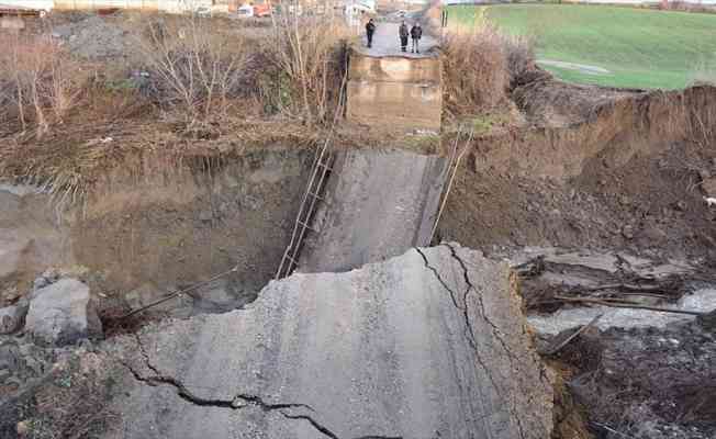 Tekirdağ'da şiddetli yağış nedeniyle köprü yıkıldı