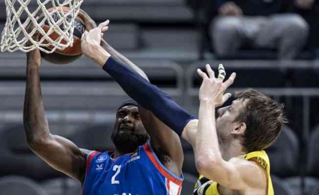 Türk derbisini Anadolu Efes kazandı