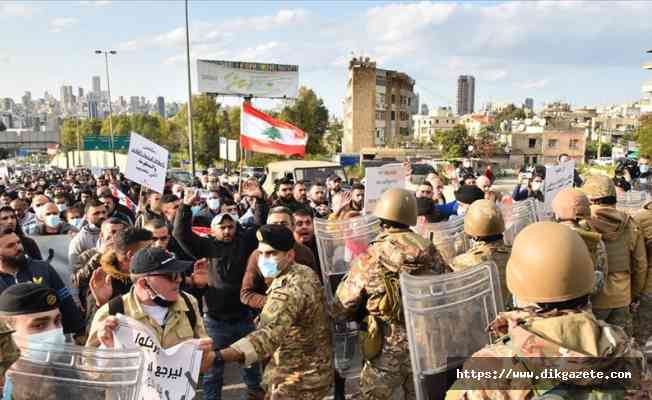 Lübnan'da protestocular yönetimin istifasını istedi