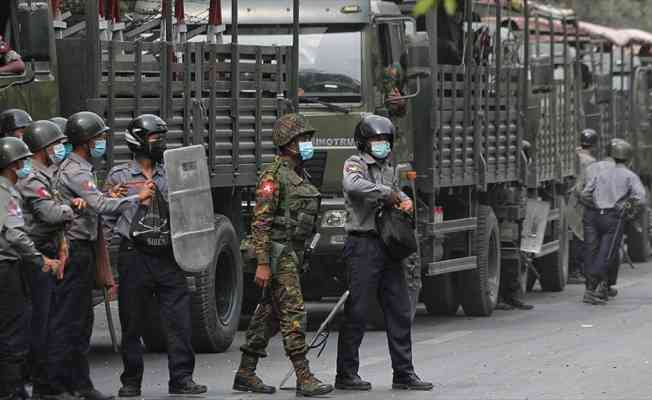 Myanmar'da güvenlik güçlerinin gece yarısı baskınlarında 6 kişi öldürüldü