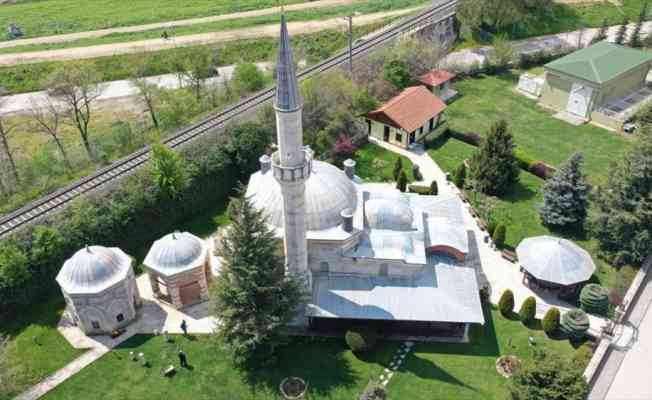 2. Murat'ın yadigarı Dar'ül Hadis Camisi 'çevreci' özelliğiyle öne çıkıyor