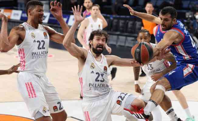 Anadolu Efes, Real Madrid'i devirdi